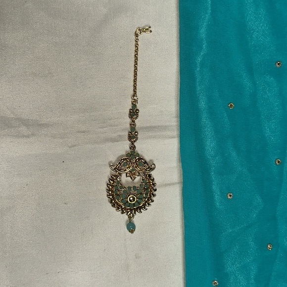Elegant 2 Piece Sari & Accessories Outfit Turquoise Blue & Gold - Picture 14 of 17